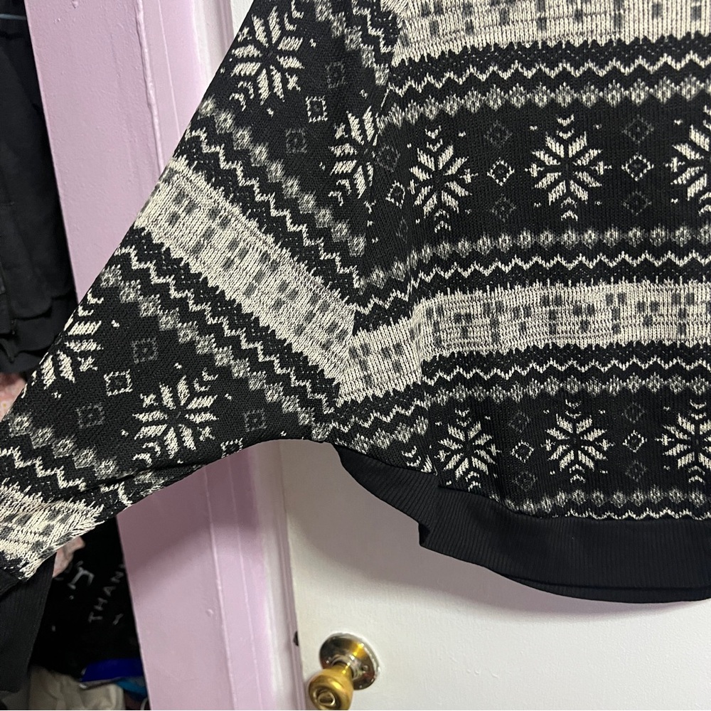 Sweater Holiday Pattern - Picture 2 of 5